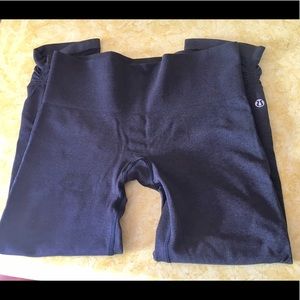 Lululemon Gym Yoga Workout Pants Capri Sz 6